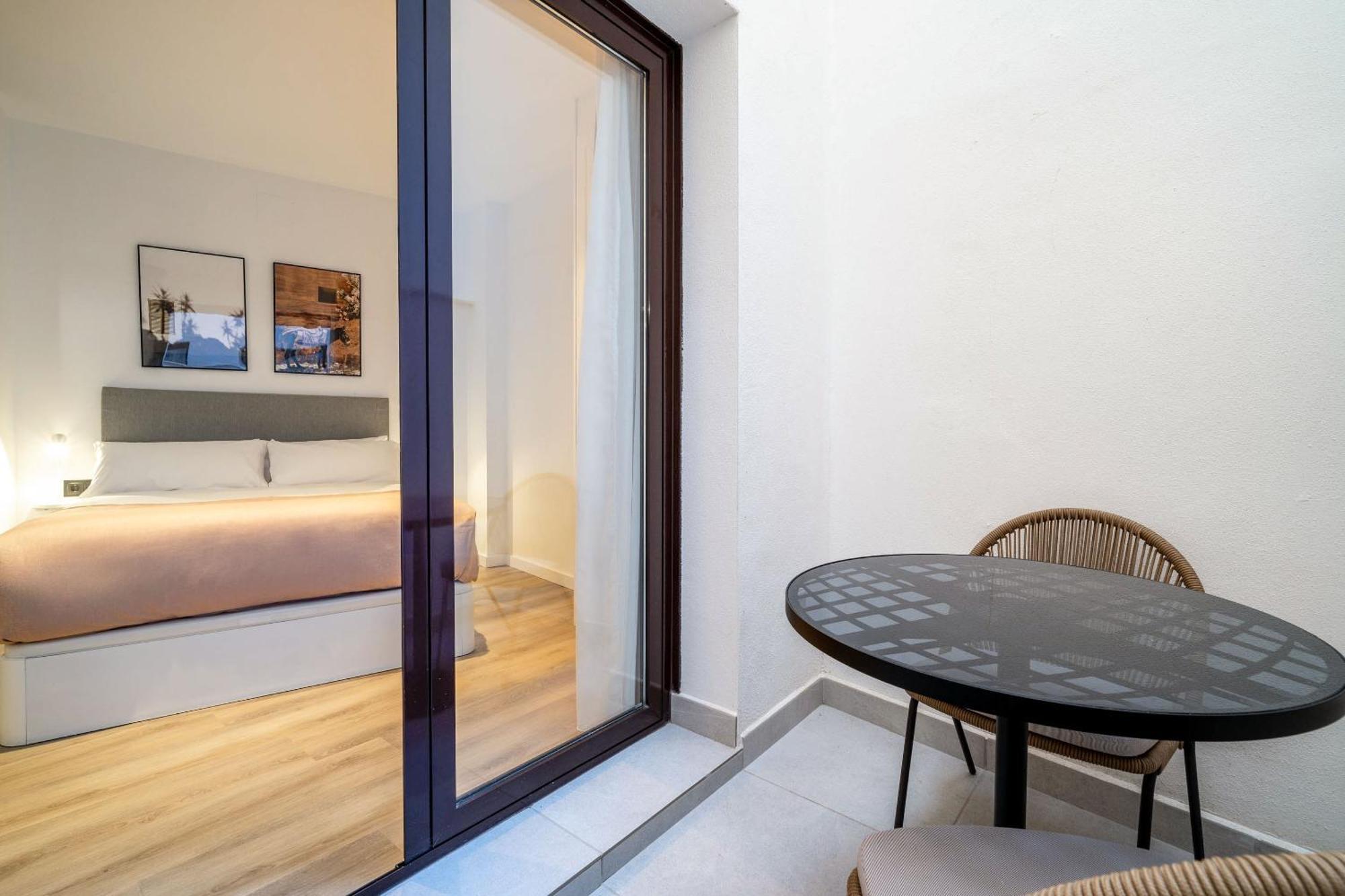 Limehome Malaga Calle Victoria エクステリア 写真