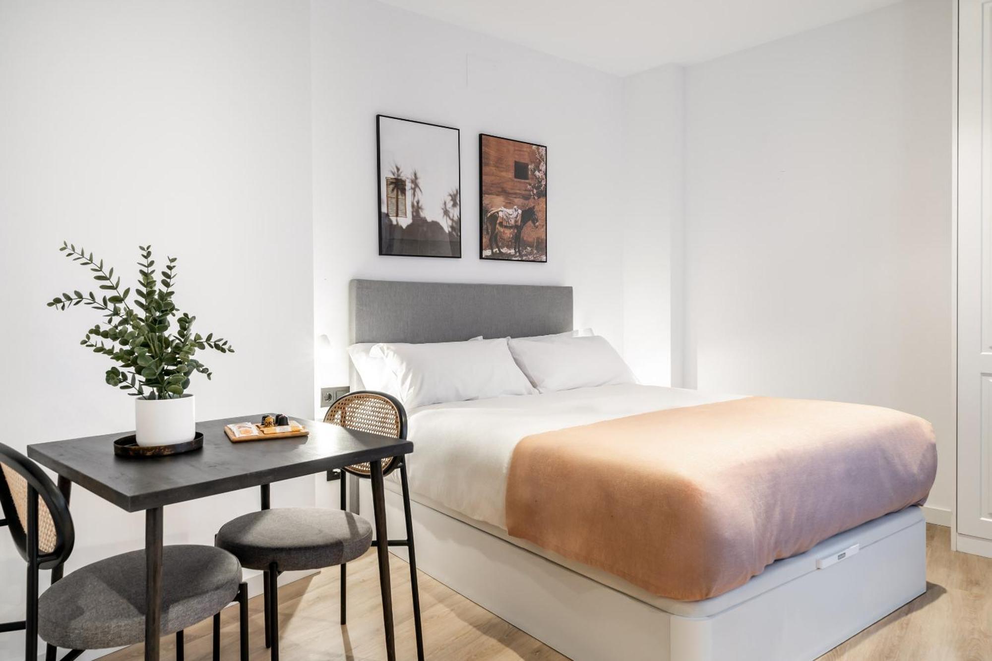 Limehome Malaga Calle Victoria エクステリア 写真
