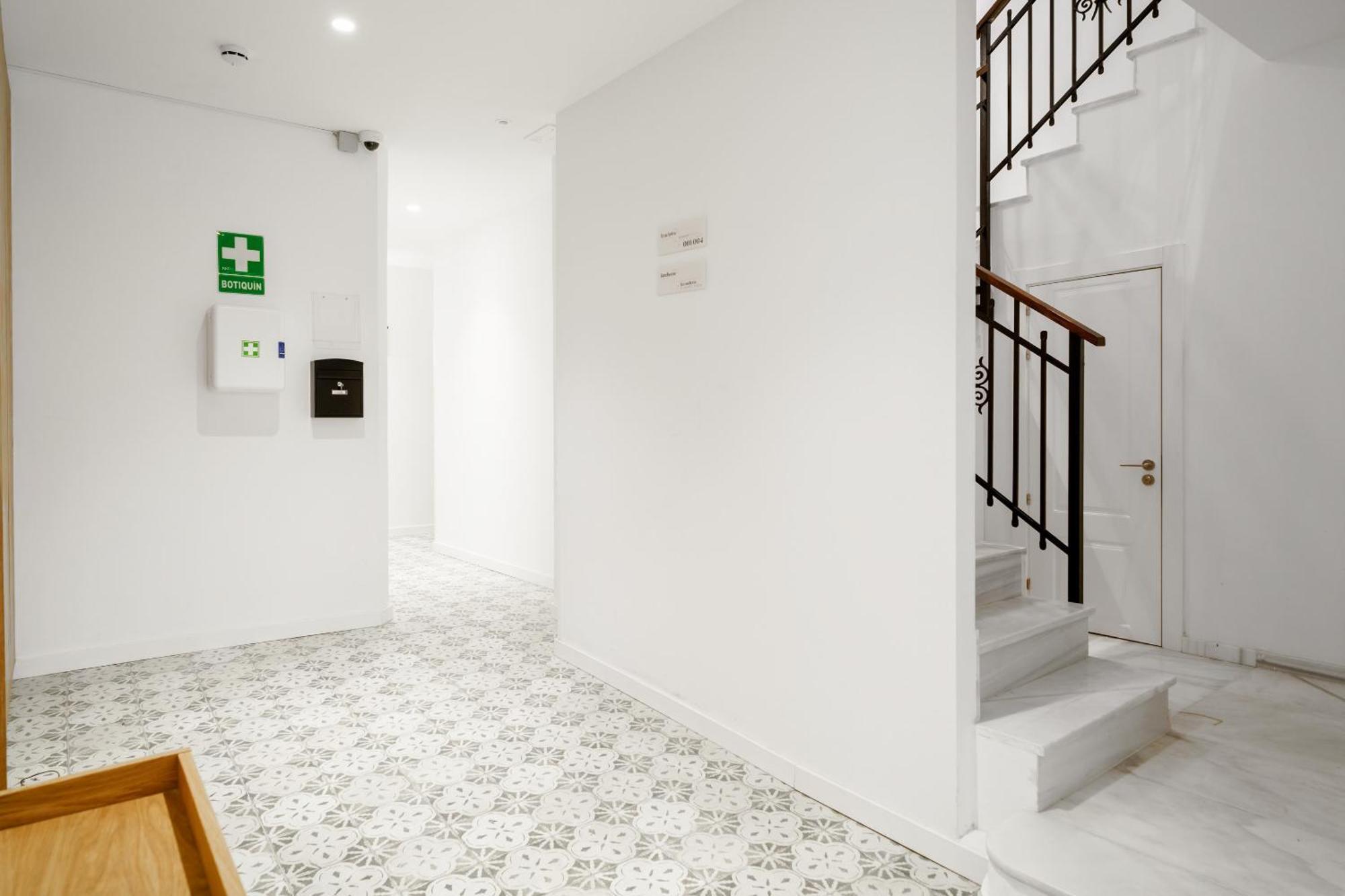 Limehome Malaga Calle Victoria エクステリア 写真