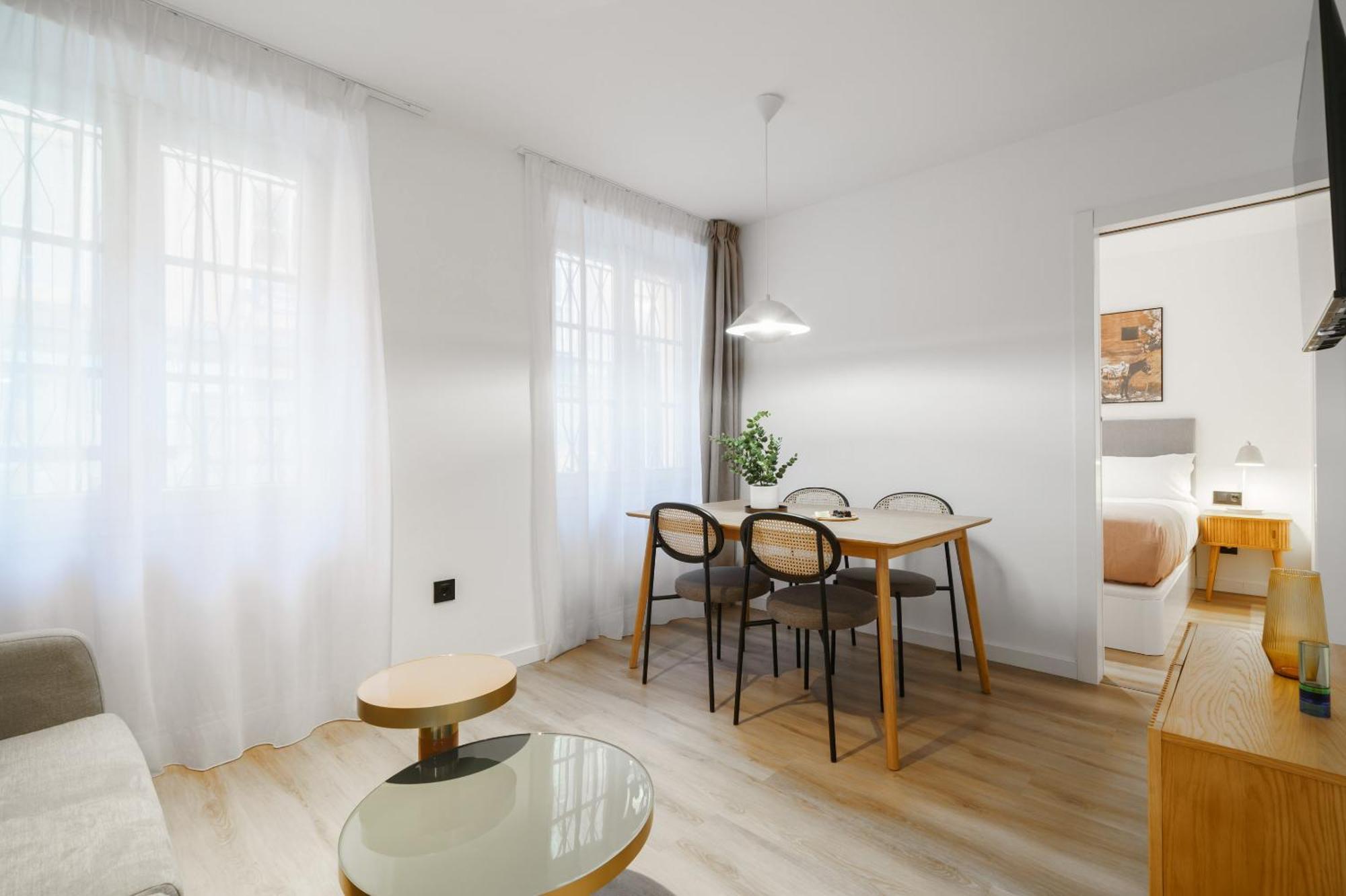 Limehome Malaga Calle Victoria エクステリア 写真