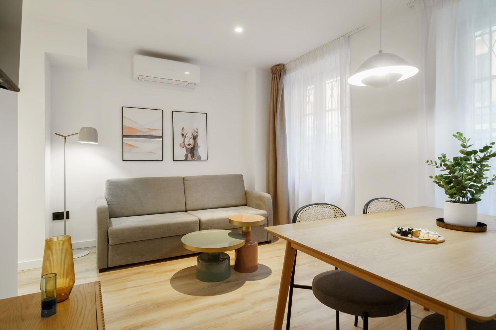 Limehome Malaga Calle Victoria エクステリア 写真