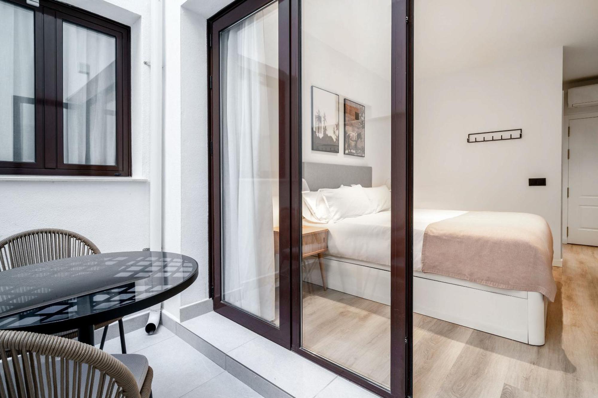 Limehome Malaga Calle Victoria エクステリア 写真