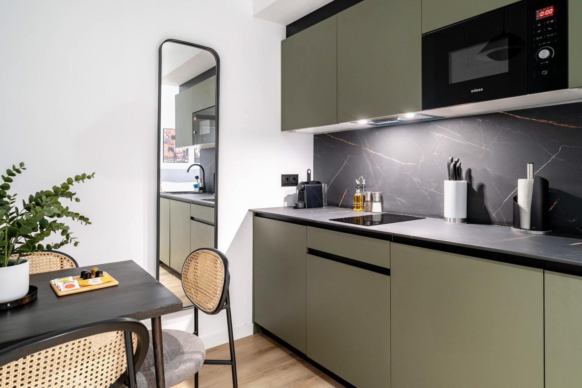 Limehome Malaga Calle Victoria エクステリア 写真