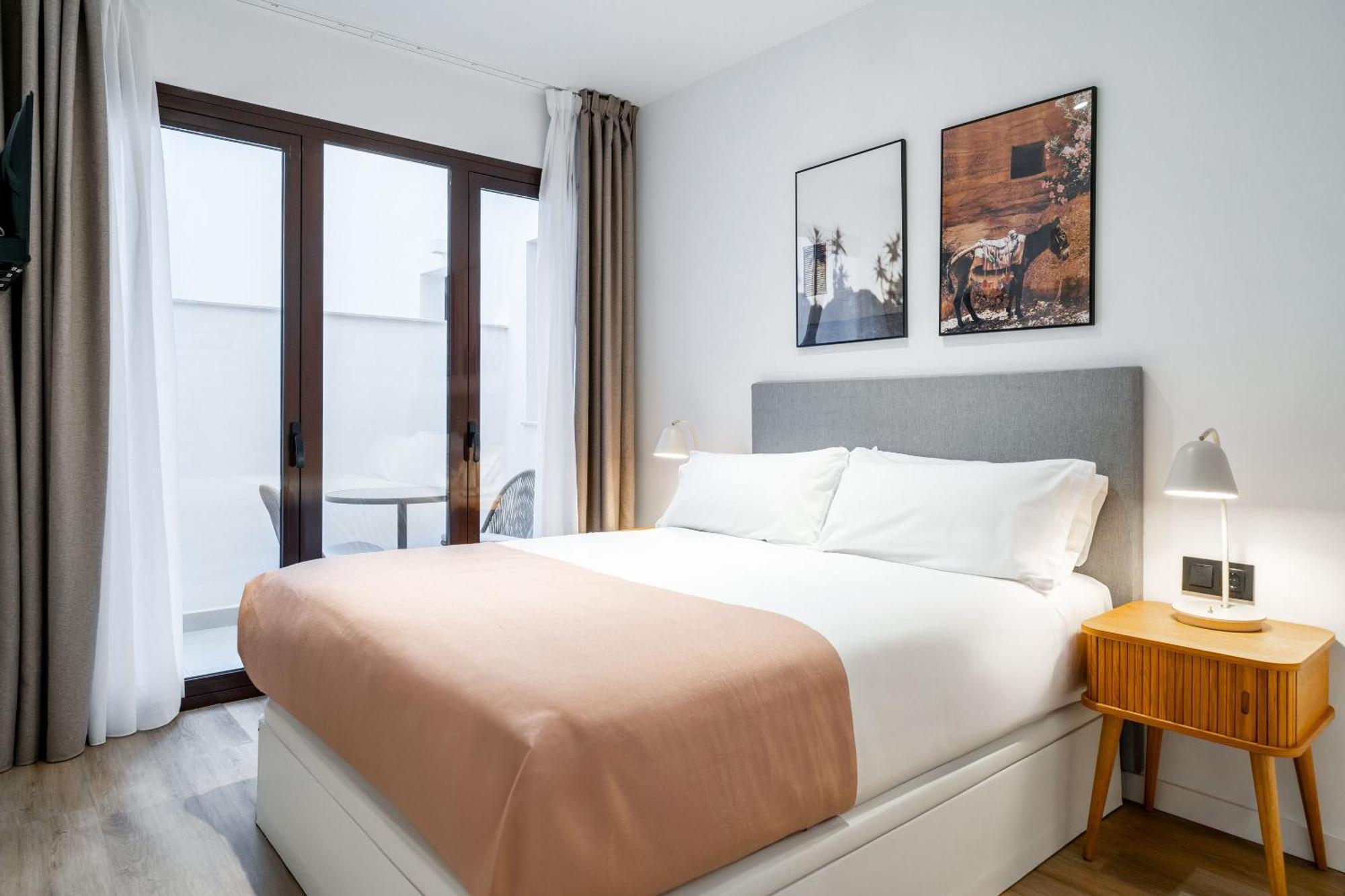 Limehome Malaga Calle Victoria エクステリア 写真
