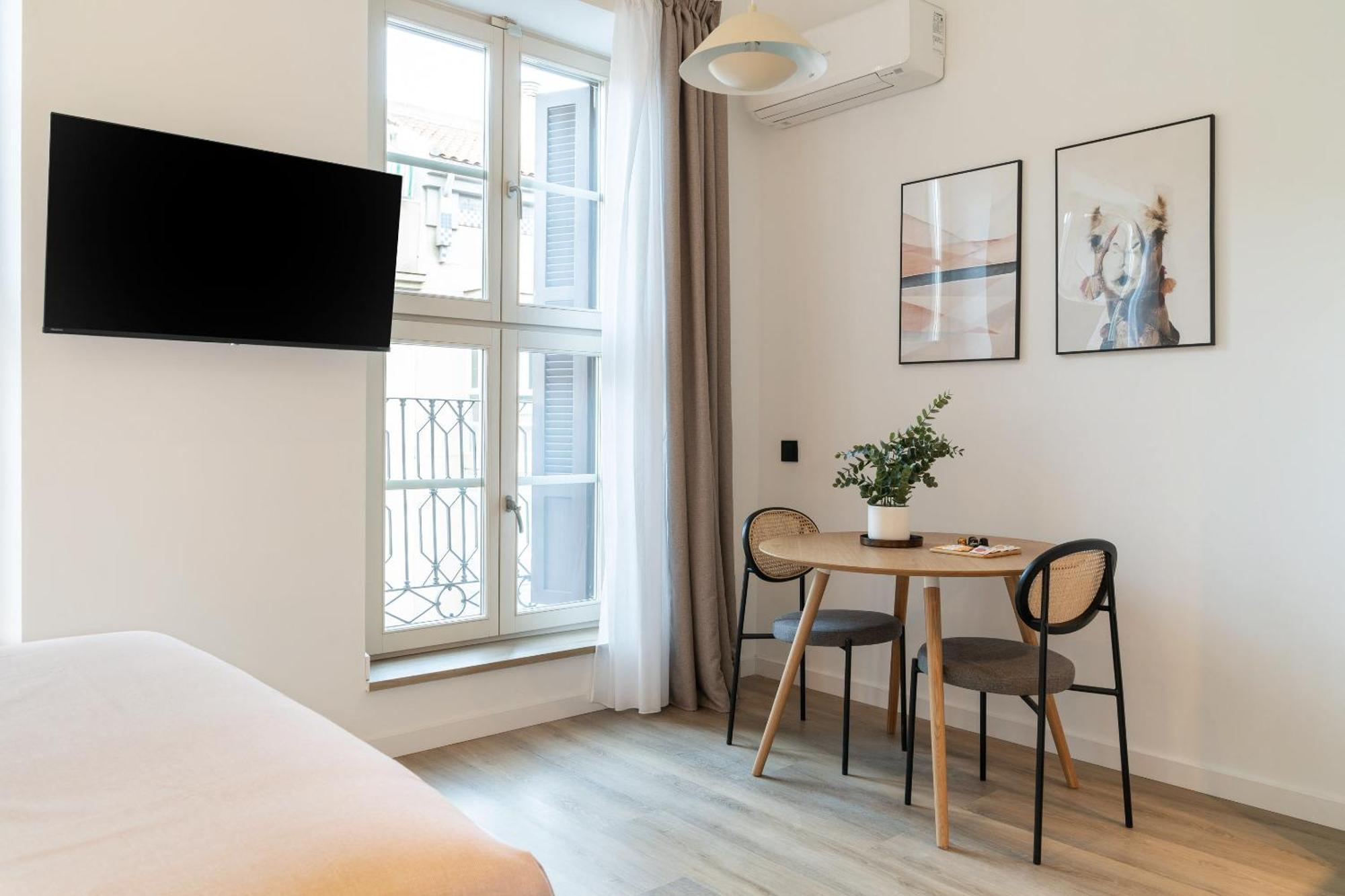 Limehome Malaga Calle Victoria エクステリア 写真