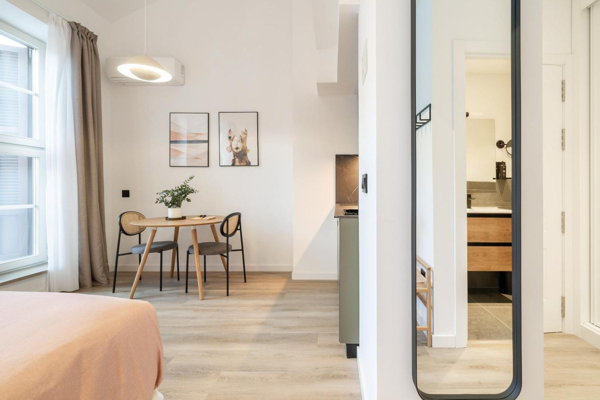 Limehome Malaga Calle Victoria エクステリア 写真