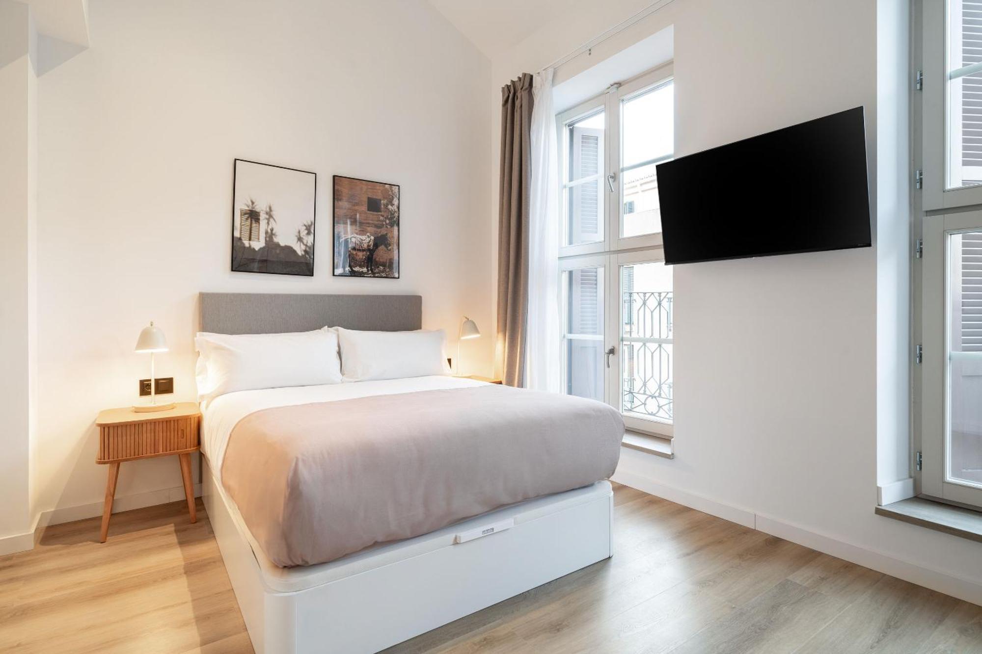 Limehome Malaga Calle Victoria エクステリア 写真