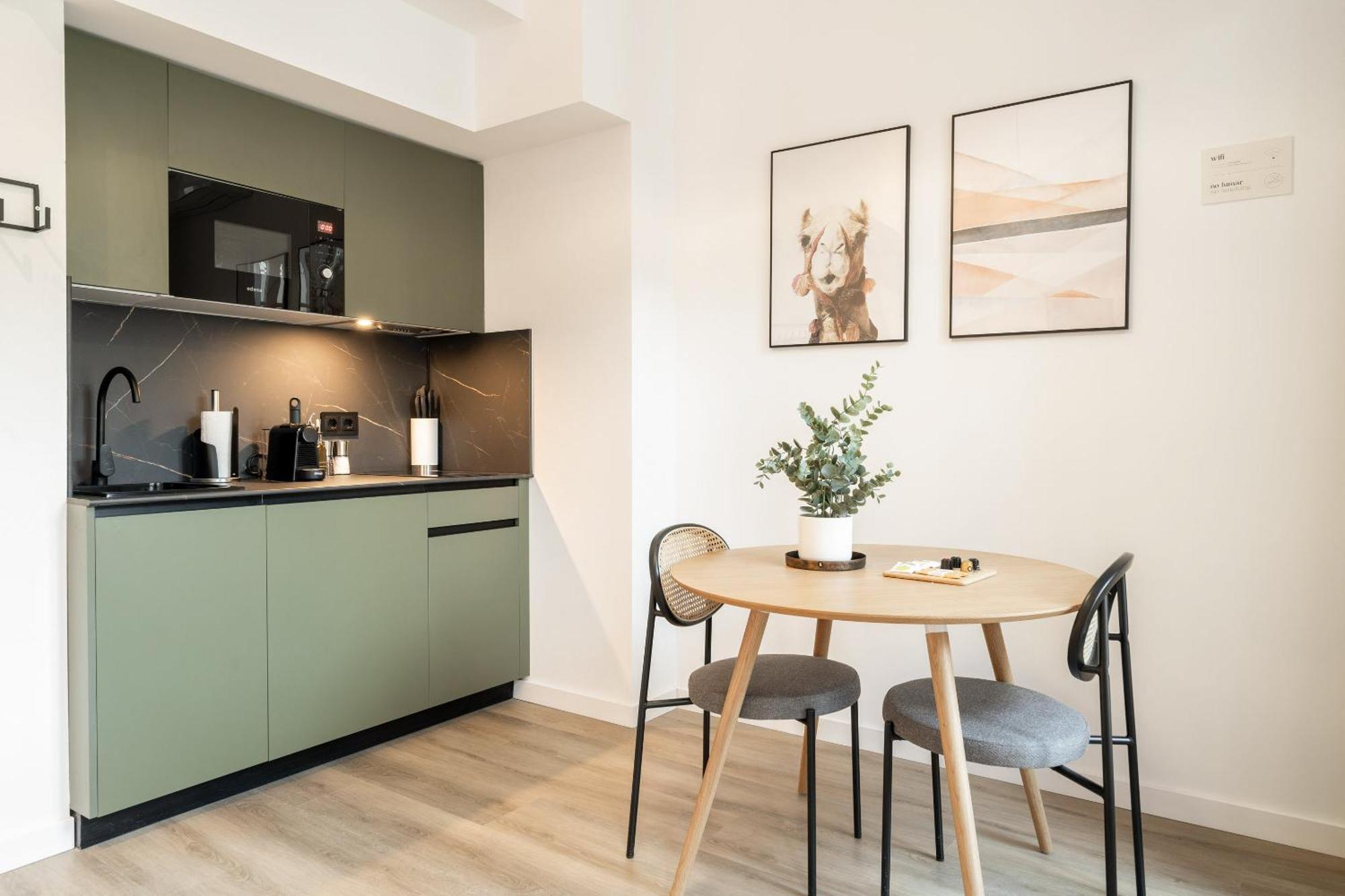 Limehome Malaga Calle Victoria エクステリア 写真