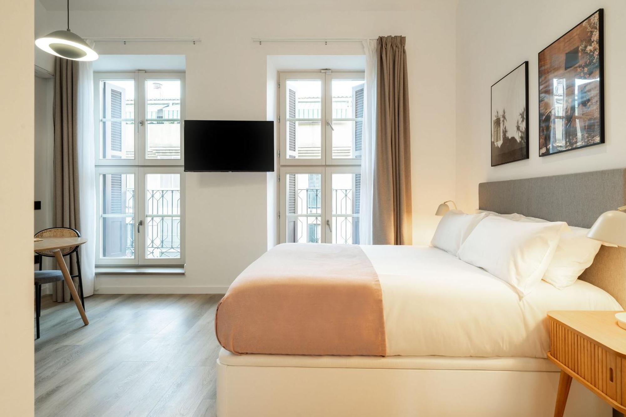 Limehome Malaga Calle Victoria エクステリア 写真