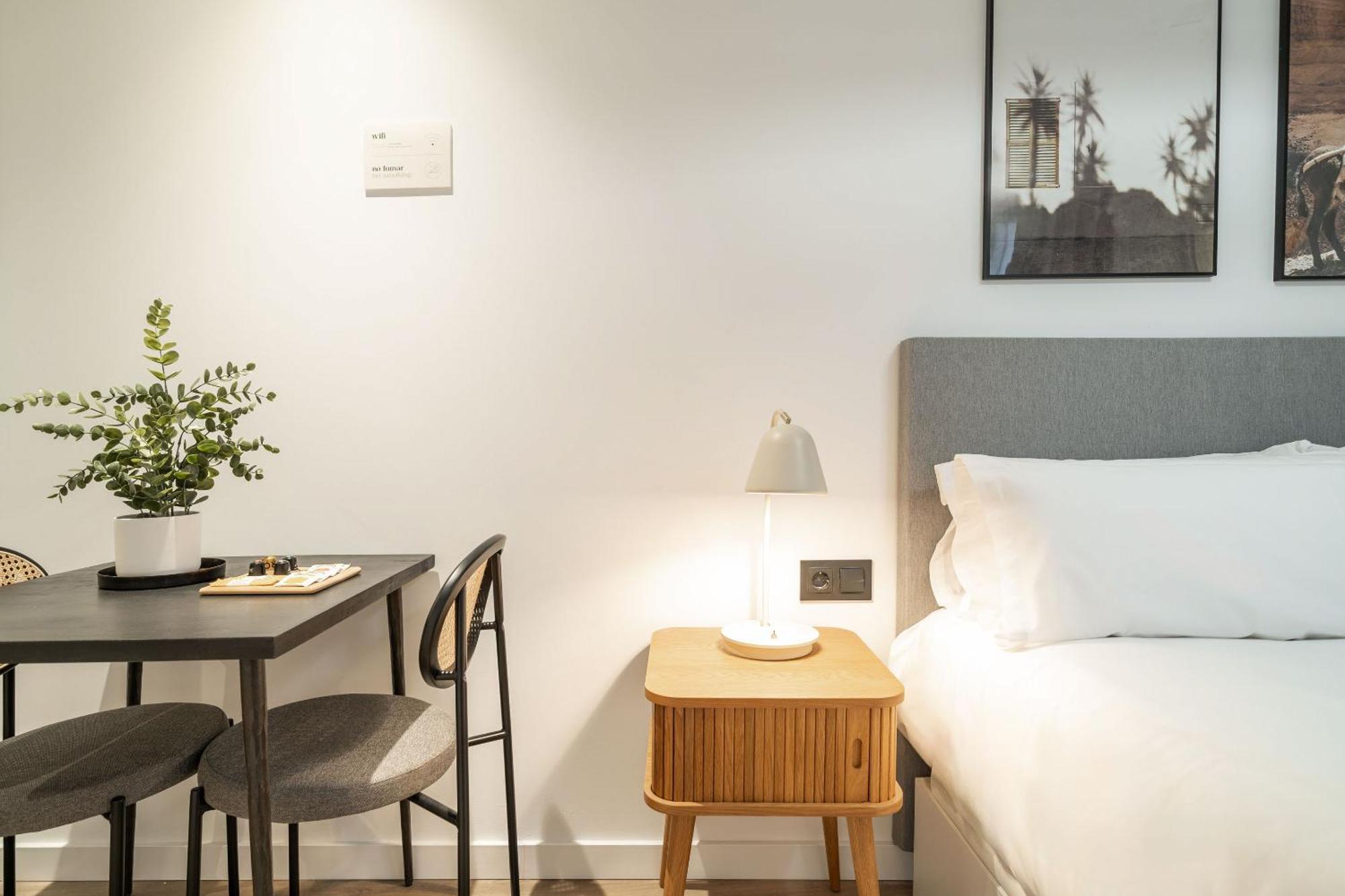Limehome Malaga Calle Victoria エクステリア 写真