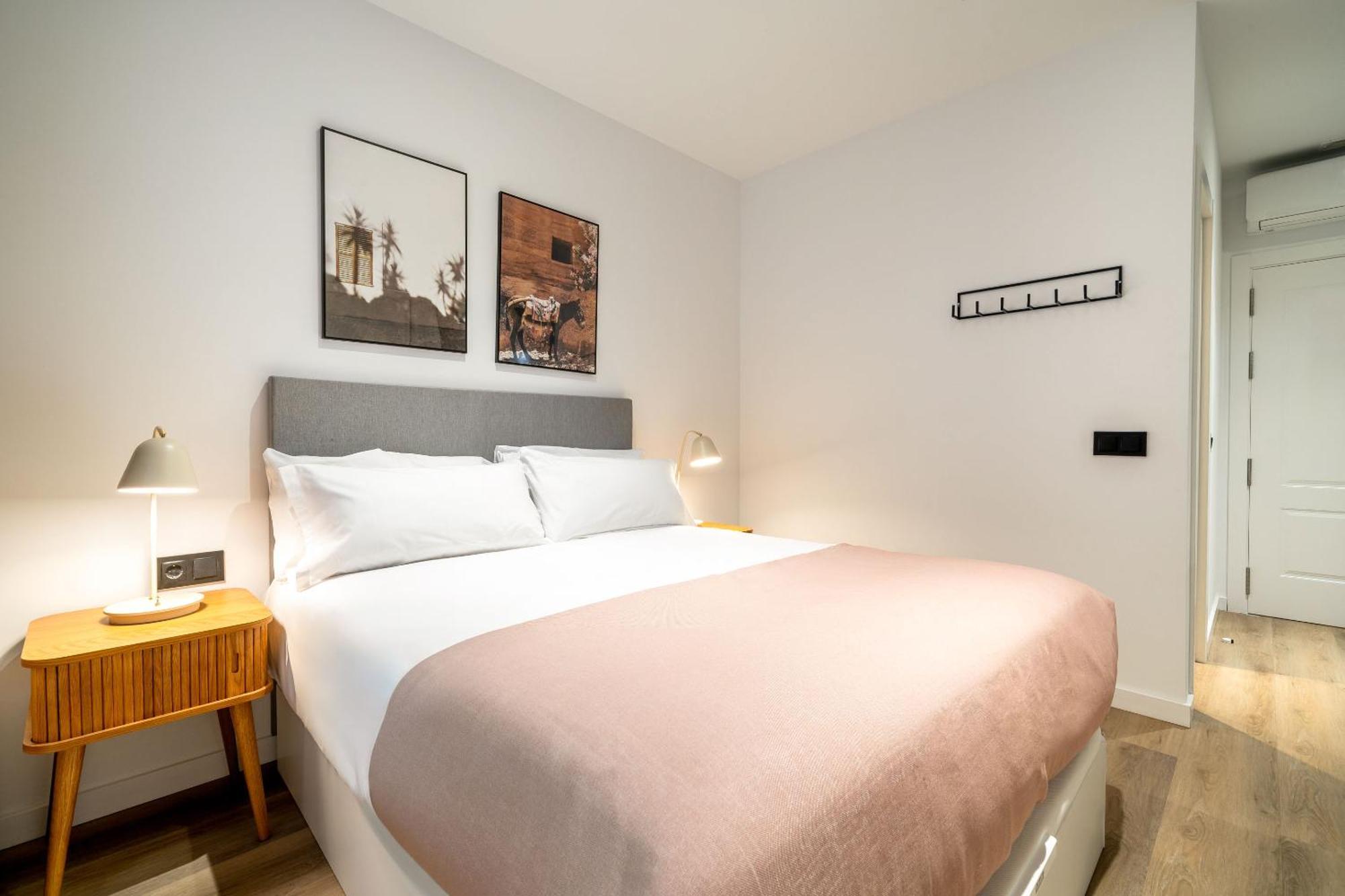 Limehome Malaga Calle Victoria エクステリア 写真