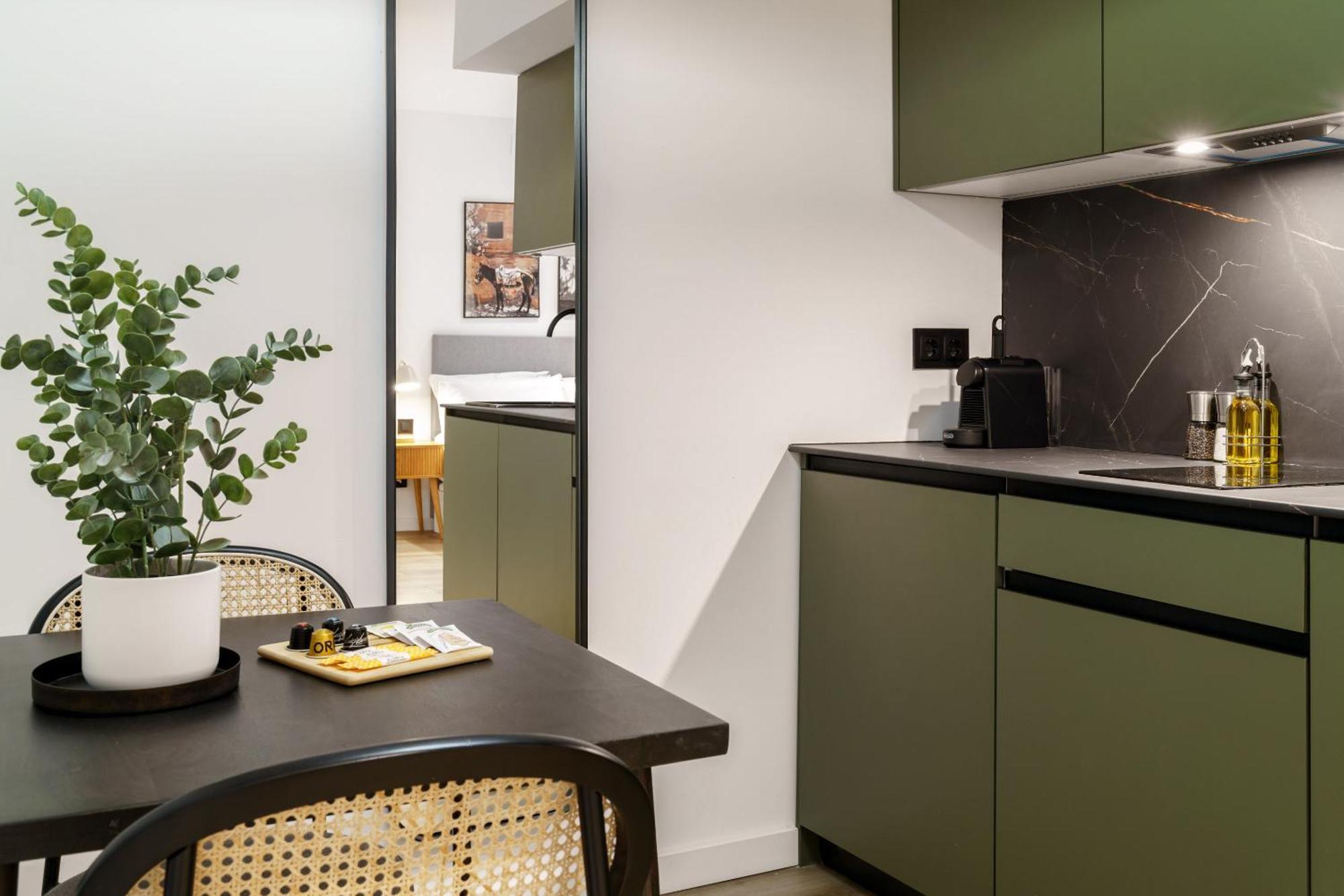 Limehome Malaga Calle Victoria エクステリア 写真