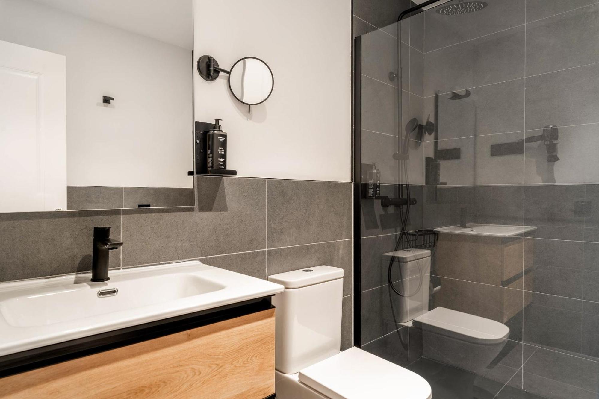 Limehome Malaga Calle Victoria エクステリア 写真